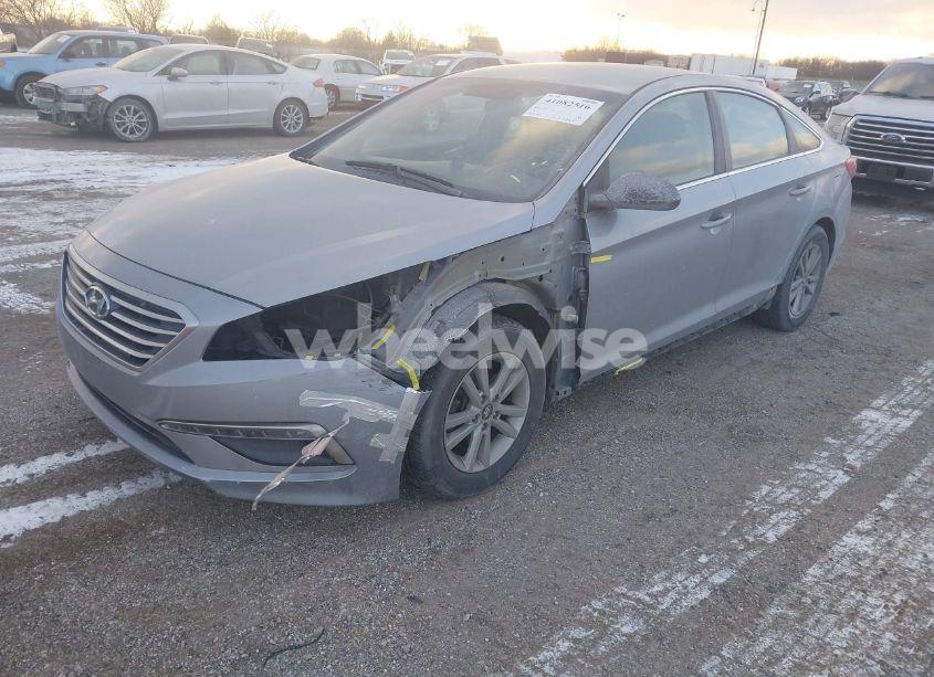 Photo 2 of 2015 Hyundai Sonata SE (VIN 5NPE24AF2FH058245)