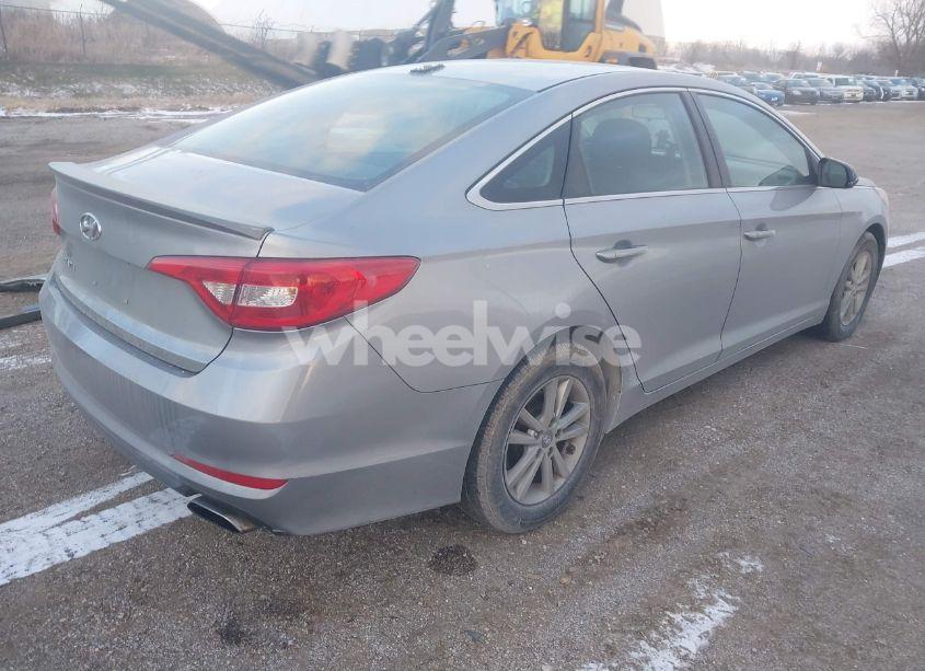 Photo 4 of 2015 Hyundai Sonata SE (VIN 5NPE24AF2FH058245)