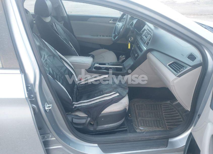Photo 5 of 2015 Hyundai Sonata SE (VIN 5NPE24AF2FH058245)