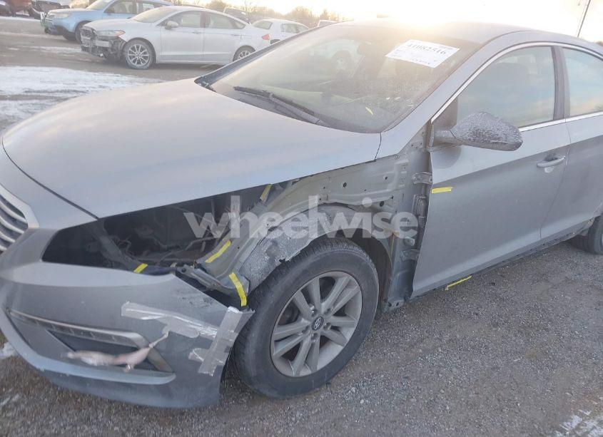 Photo 6 of 2015 Hyundai Sonata SE (VIN 5NPE24AF2FH058245)
