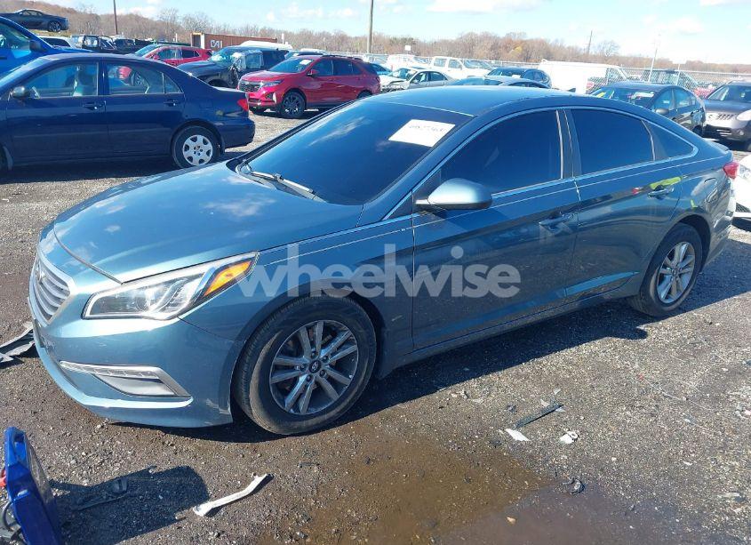 Photo 2 of 2015 Hyundai Sonata SE (VIN 5NPE24AF2FH093626)