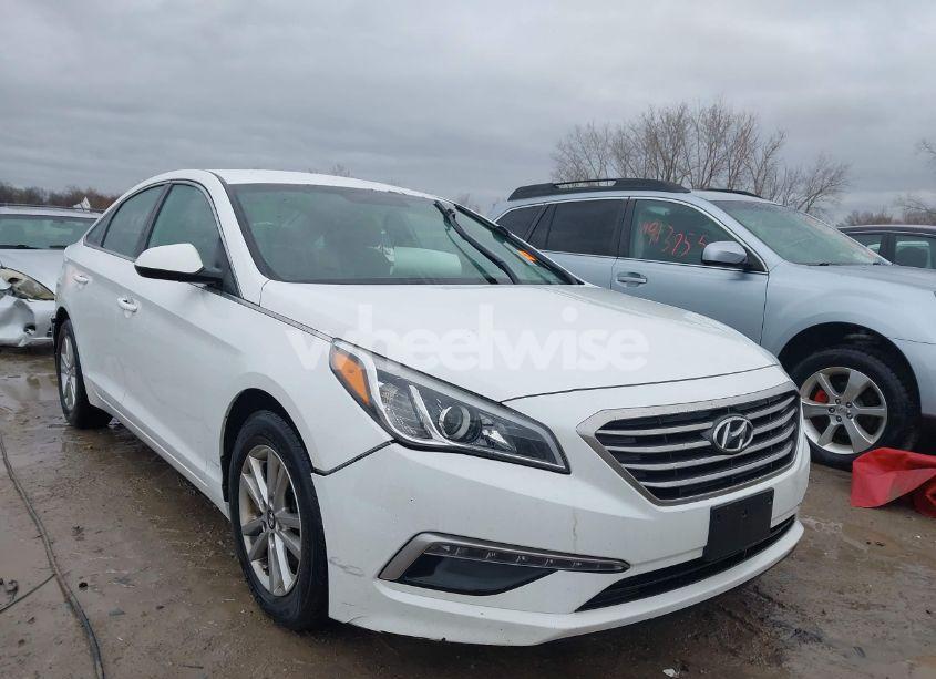 2015 Hyundai Sonata SE (VIN 5NPE24AF2FH139584) main photo