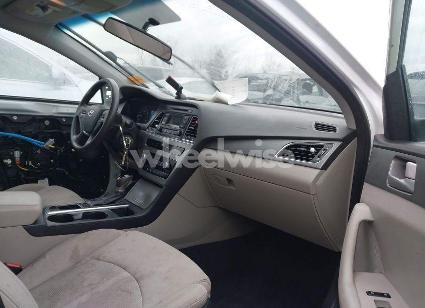 Photo 5 of 2015 Hyundai Sonata SE (VIN 5NPE24AF2FH139584)