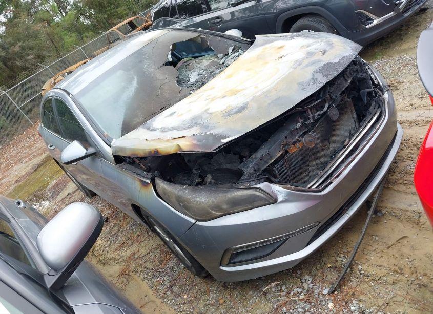 2015 Hyundai Sonata SE (VIN 5NPE24AF2FH145532) main photo