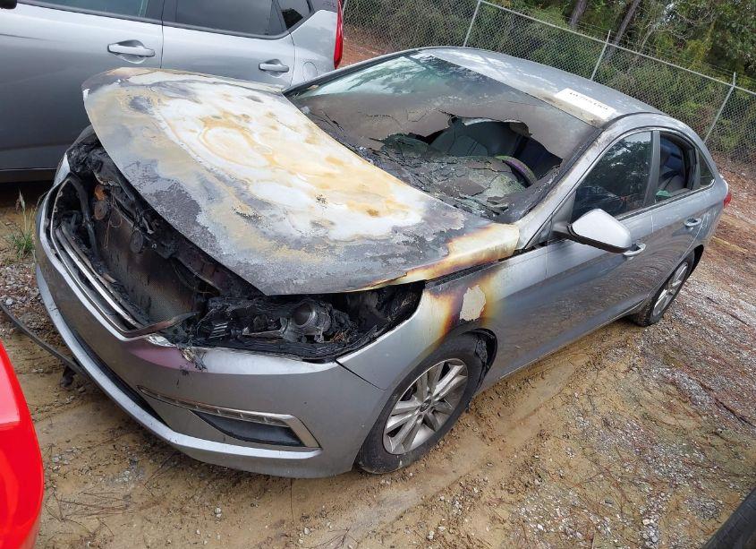 Photo 2 of 2015 Hyundai Sonata SE (VIN 5NPE24AF2FH145532)