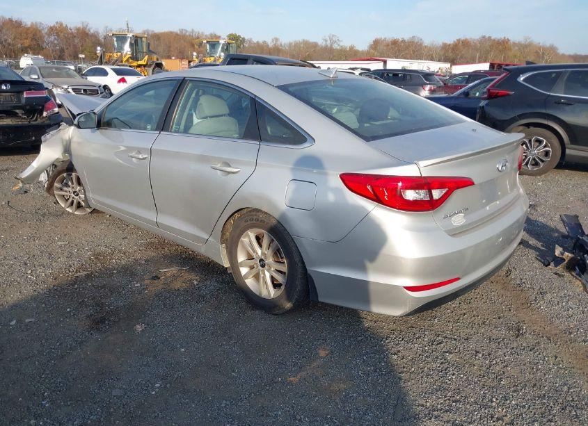 Photo 3 of 2015 Hyundai Sonata SE (VIN 5NPE24AF2FH145823)