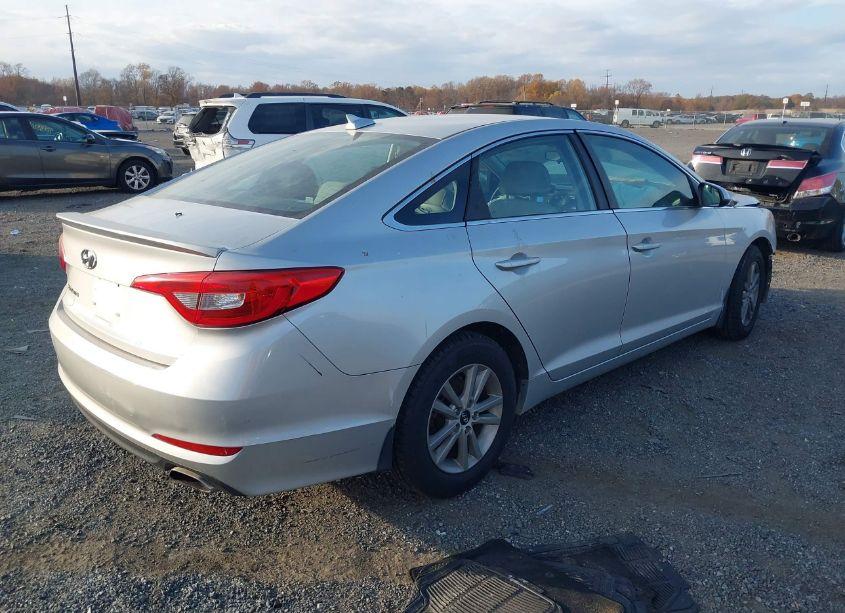 Photo 4 of 2015 Hyundai Sonata SE (VIN 5NPE24AF2FH145823)