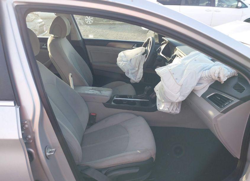 Photo 5 of 2015 Hyundai Sonata SE (VIN 5NPE24AF2FH145823)