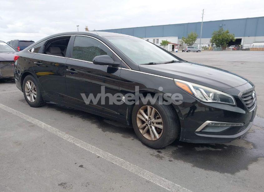 2015 Hyundai Sonata SE (VIN 5NPE24AF2FH152142) main photo