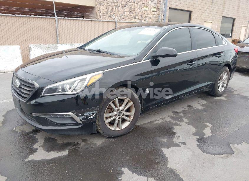 Photo 2 of 2015 Hyundai Sonata SE (VIN 5NPE24AF2FH152142)