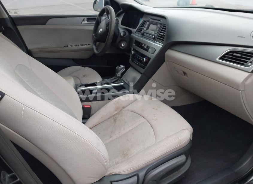 Photo 5 of 2015 Hyundai Sonata SE (VIN 5NPE24AF2FH152142)