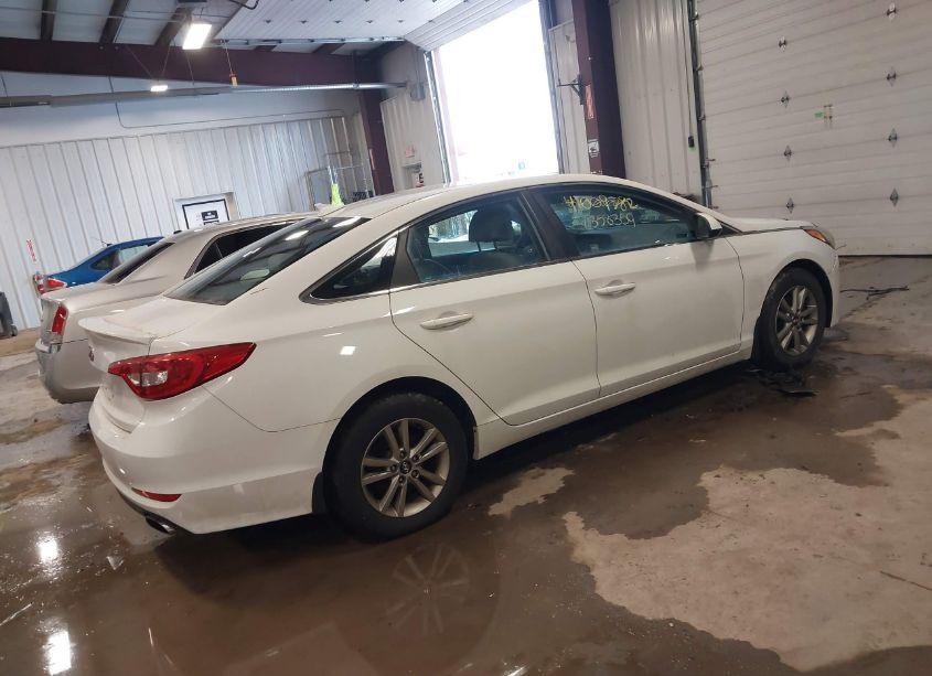 Photo 4 of 2015 Hyundai Sonata SE (VIN 5NPE24AF2FH152254)