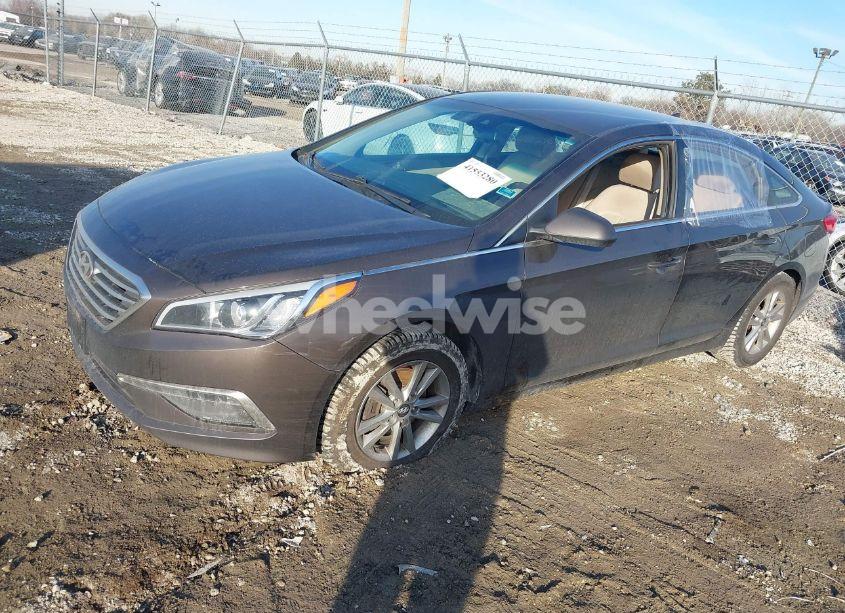 Photo 2 of 2015 Hyundai Sonata SE (VIN 5NPE24AF2FH155932)
