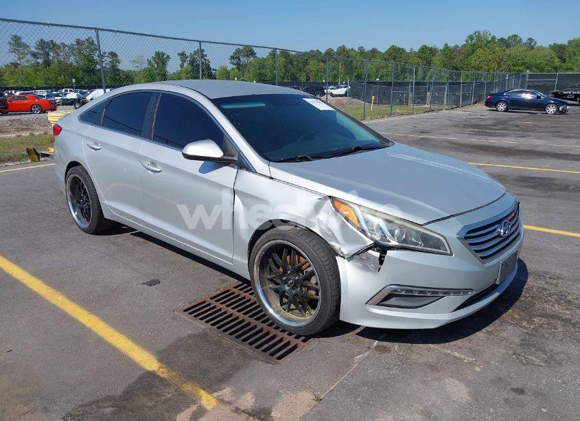 2015 Hyundai Sonata SE (VIN 5NPE24AF2FH165571) main photo