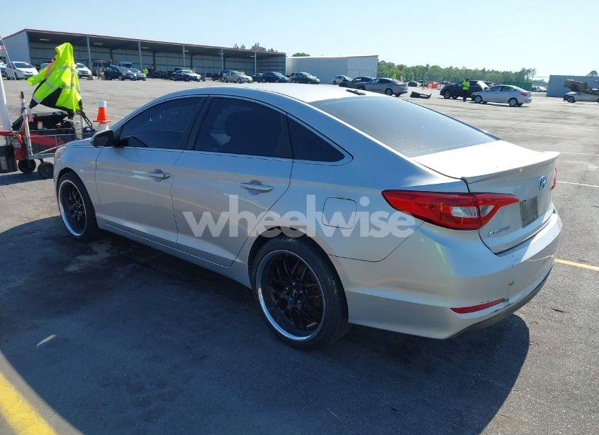Photo 3 of 2015 Hyundai Sonata SE (VIN 5NPE24AF2FH165571)