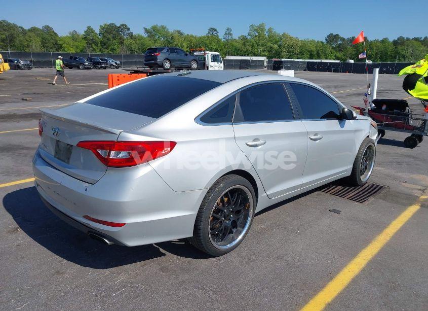 Photo 4 of 2015 Hyundai Sonata SE (VIN 5NPE24AF2FH165571)