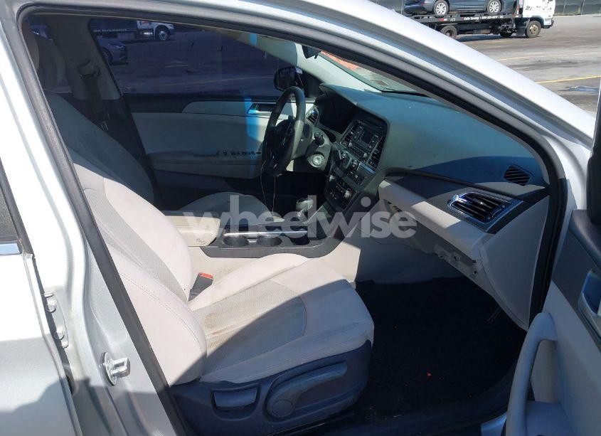 Photo 5 of 2015 Hyundai Sonata SE (VIN 5NPE24AF2FH165571)