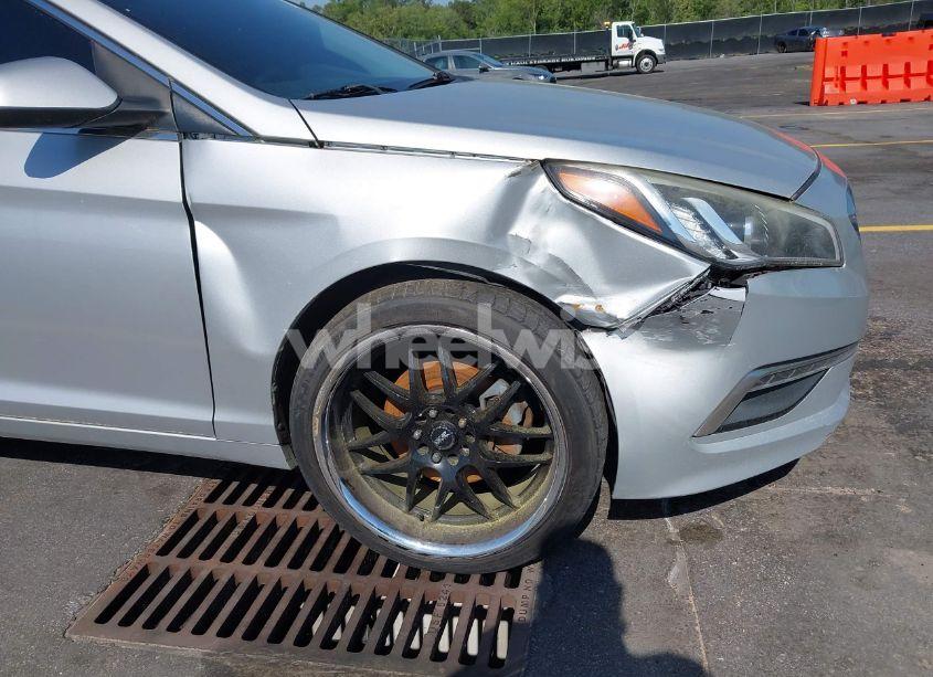 Photo 6 of 2015 Hyundai Sonata SE (VIN 5NPE24AF2FH165571)