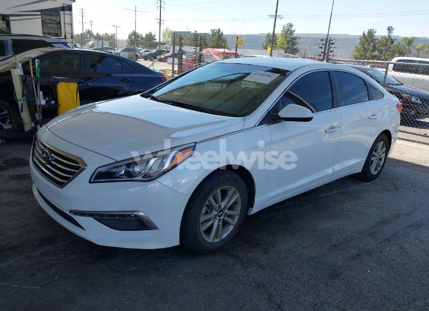 Photo 2 of 2015 Hyundai Sonata SE (VIN 5NPE24AF2FH167322)