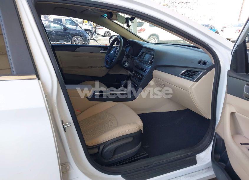 Photo 5 of 2015 Hyundai Sonata SE (VIN 5NPE24AF2FH167322)