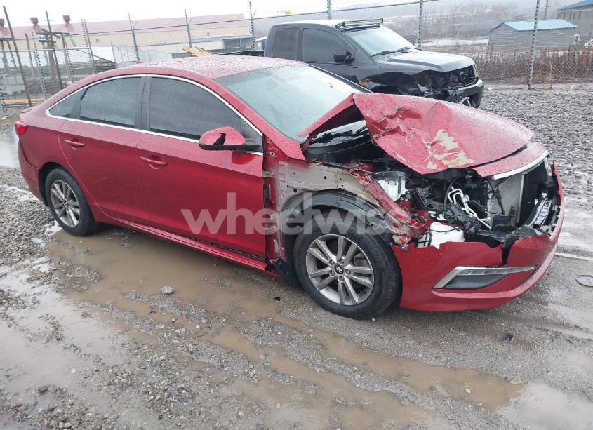 2015 Hyundai Sonata SE (VIN 5NPE24AF2FH170978) main photo