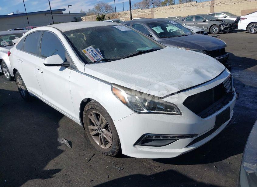 2015 Hyundai Sonata SE (VIN 5NPE24AF2FH187781) main photo