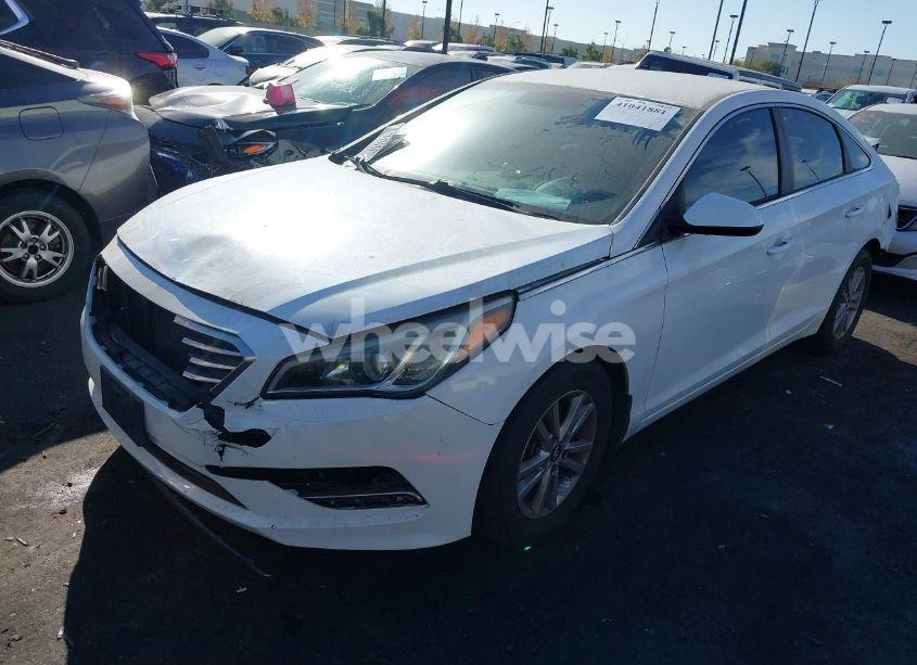 Photo 2 of 2015 Hyundai Sonata SE (VIN 5NPE24AF2FH187781)