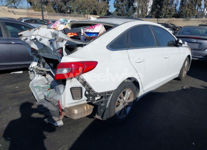 Photo 4 of 2015 Hyundai Sonata SE (VIN 5NPE24AF2FH187781)