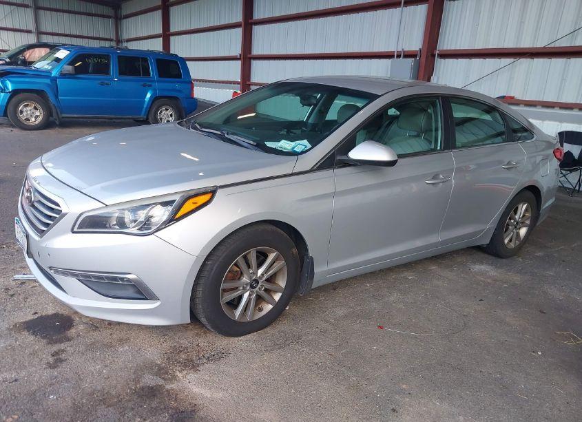 Photo 2 of 2015 Hyundai Sonata SE (VIN 5NPE24AF2FH203493)