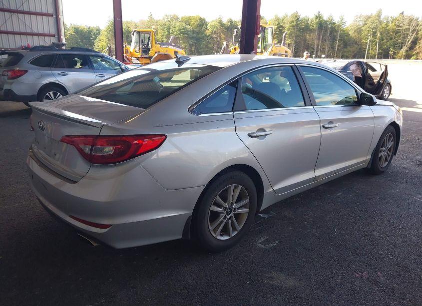 Photo 4 of 2015 Hyundai Sonata SE (VIN 5NPE24AF2FH203493)