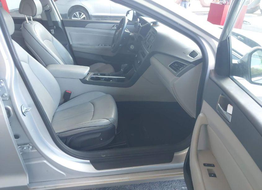 Photo 5 of 2015 Hyundai Sonata SE (VIN 5NPE24AF2FH203493)