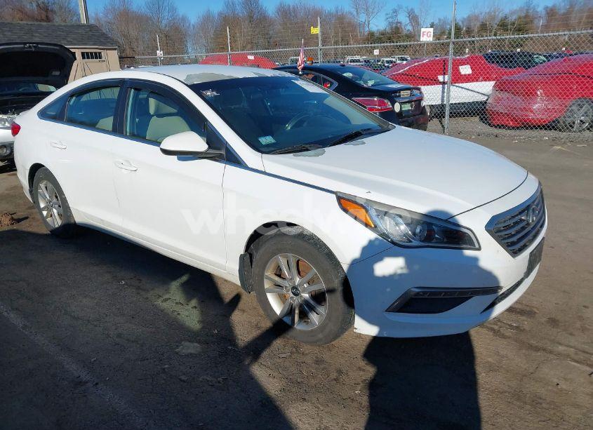 2015 Hyundai Sonata SE (VIN 5NPE24AF2FH212310) main photo