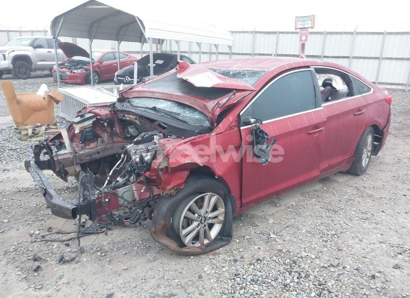 Photo 2 of 2015 Hyundai Sonata SE (VIN 5NPE24AF2FH223310)