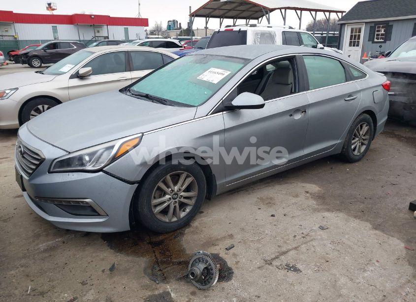 Photo 2 of 2015 Hyundai Sonata SE (VIN 5NPE24AF2FH240253)