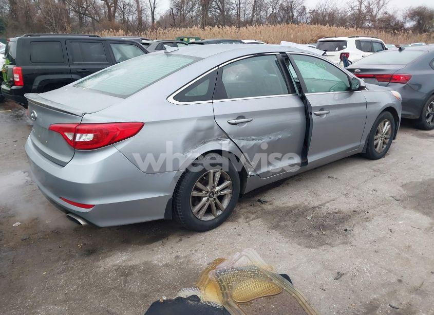 Photo 4 of 2015 Hyundai Sonata SE (VIN 5NPE24AF2FH240253)