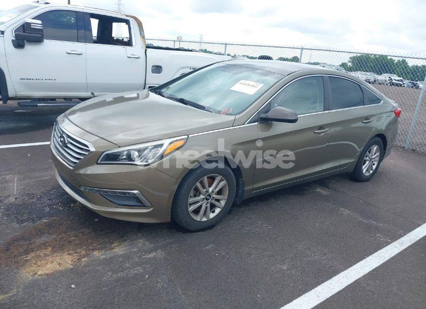 Photo 2 of 2015 Hyundai Sonata SE (VIN 5NPE24AF2FH241340)