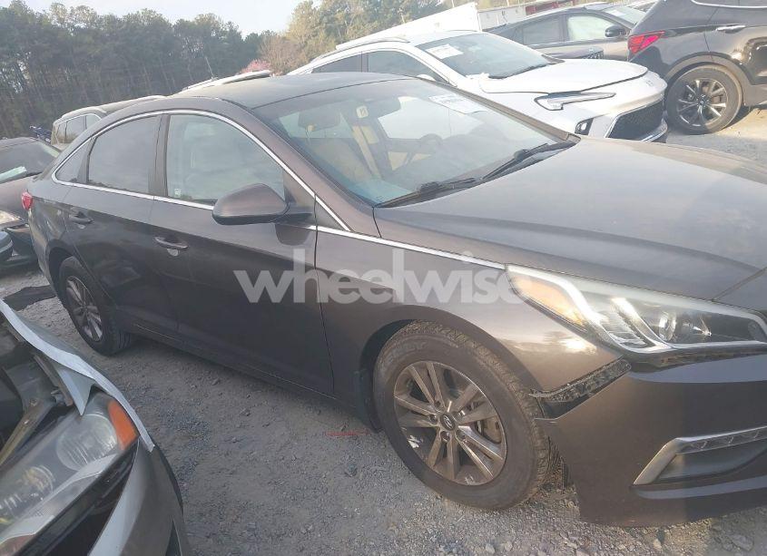 2015 Hyundai Sonata SE (VIN 5NPE24AF2FH258669) main photo