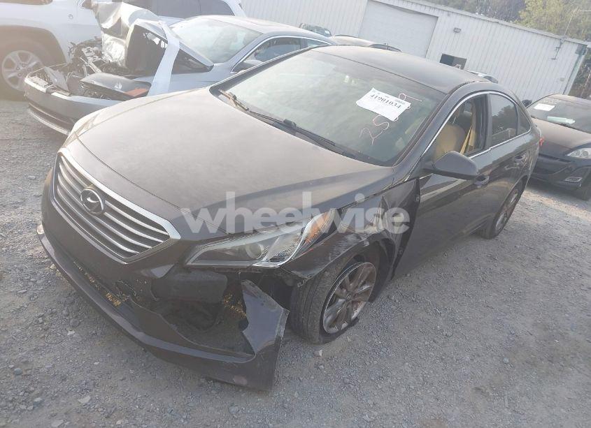 Photo 2 of 2015 Hyundai Sonata SE (VIN 5NPE24AF2FH258669)