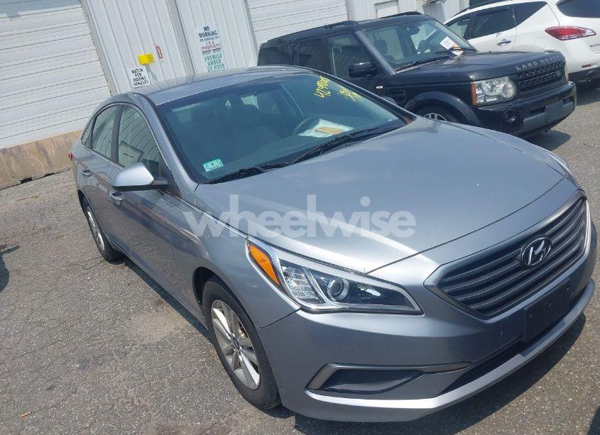2016 Hyundai Sonata SE (VIN 5NPE24AF2GH264733) main photo