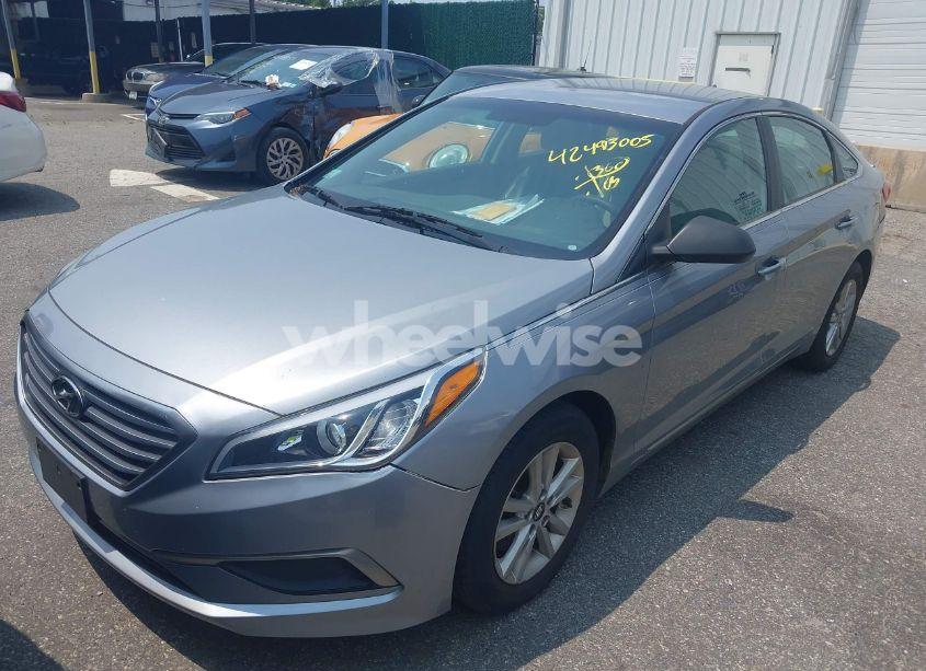Photo 2 of 2016 Hyundai Sonata SE (VIN 5NPE24AF2GH264733)