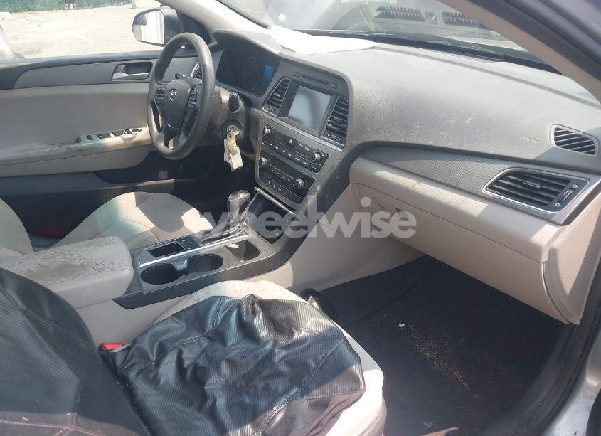 Photo 5 of 2016 Hyundai Sonata SE (VIN 5NPE24AF2GH264733)