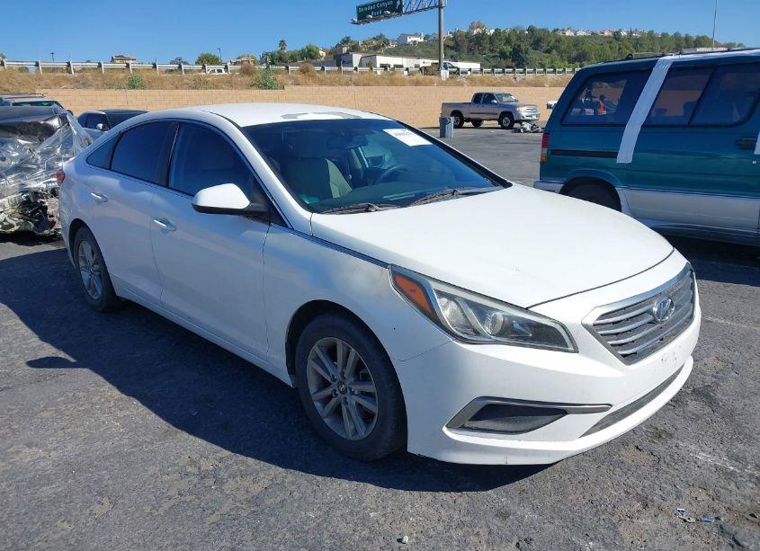 2016 Hyundai Sonata SE (VIN 5NPE24AF2GH269544) main photo