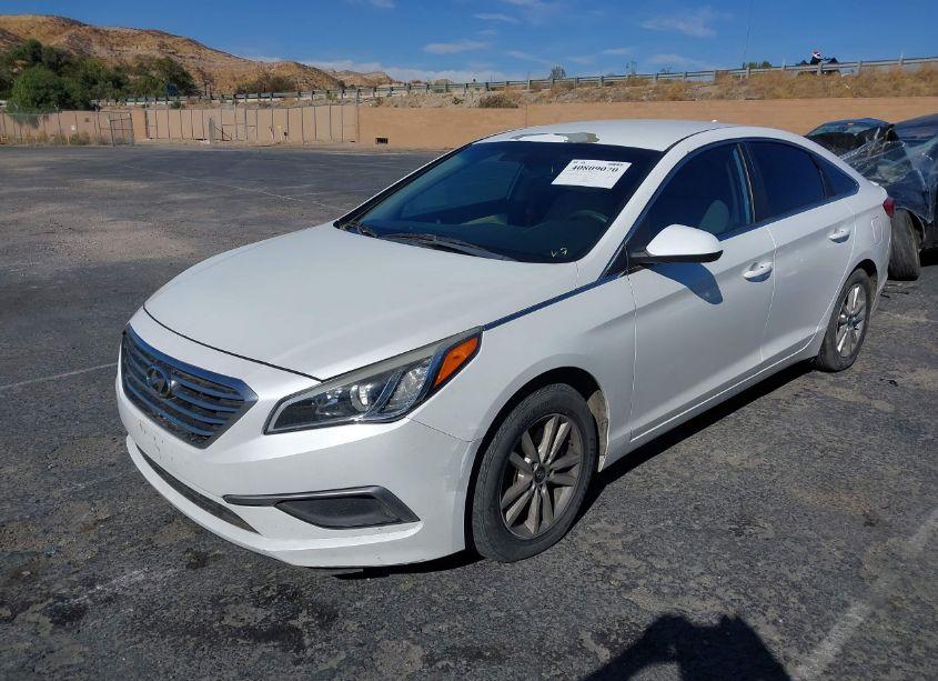 Photo 2 of 2016 Hyundai Sonata SE (VIN 5NPE24AF2GH269544)
