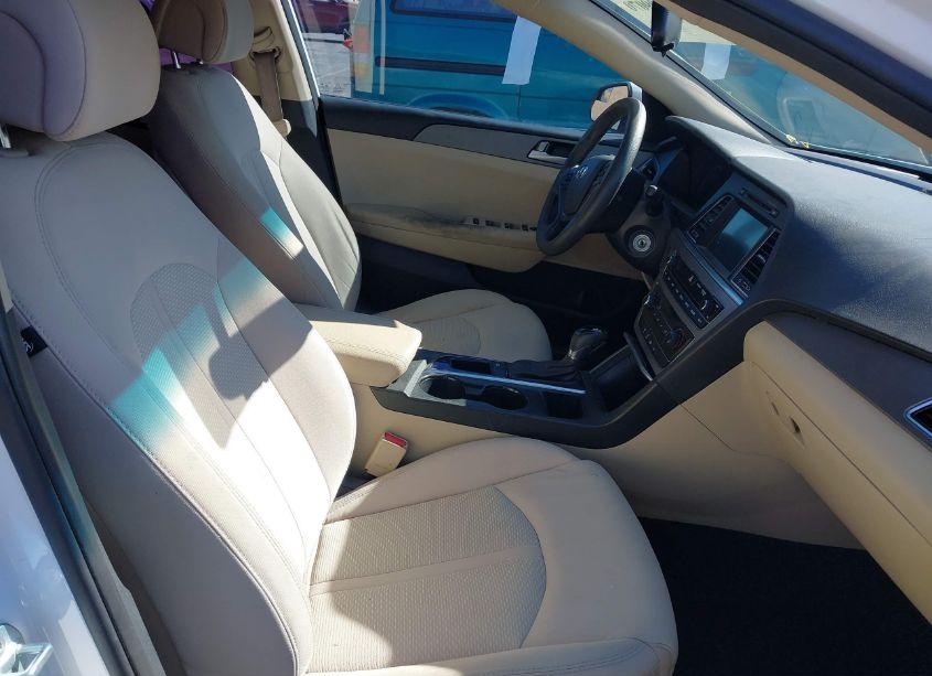 Photo 5 of 2016 Hyundai Sonata SE (VIN 5NPE24AF2GH269544)