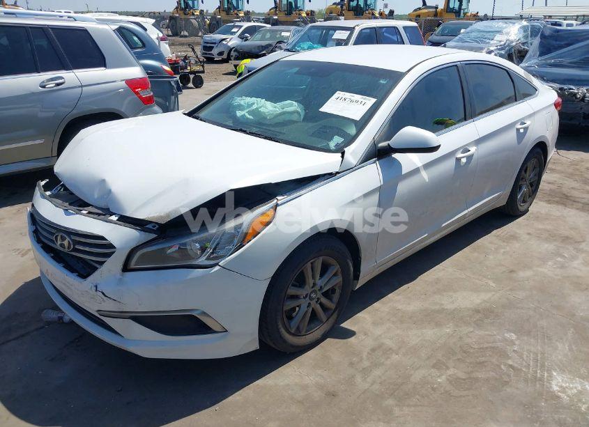 Photo 2 of 2016 Hyundai Sonata SE (VIN 5NPE24AF2GH270130)