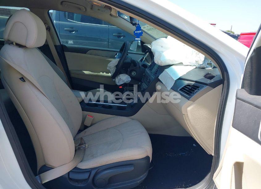 Photo 5 of 2016 Hyundai Sonata SE (VIN 5NPE24AF2GH270130)