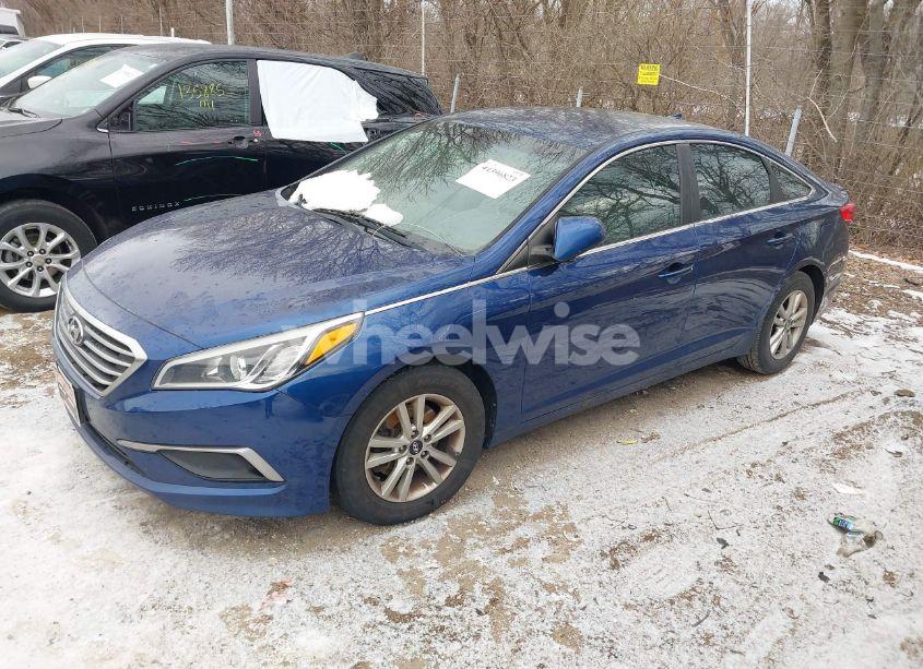 Photo 2 of 2016 Hyundai Sonata SE (VIN 5NPE24AF2GH275618)