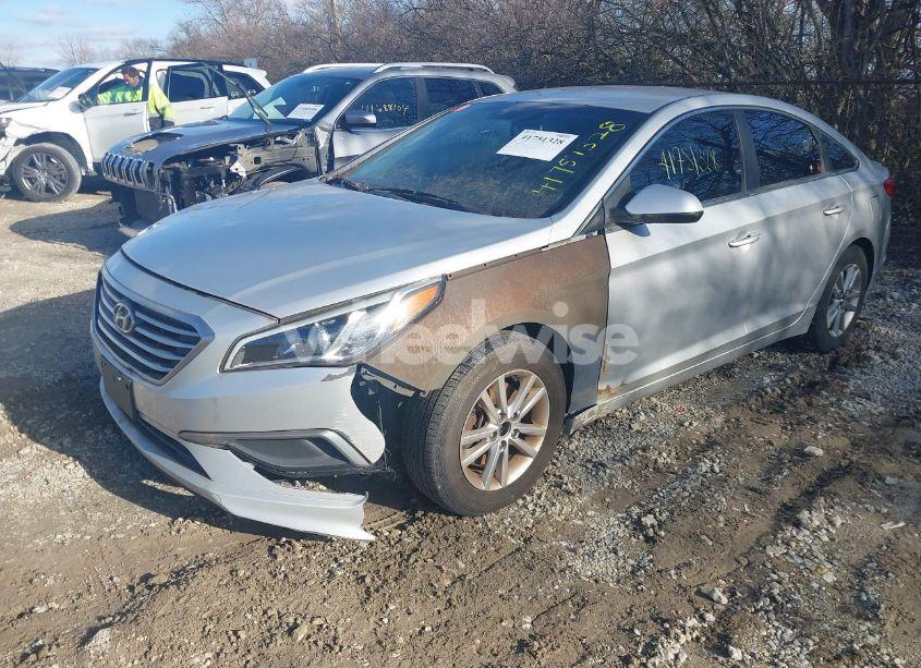 Photo 2 of 2016 Hyundai Sonata SE (VIN 5NPE24AF2GH286893)