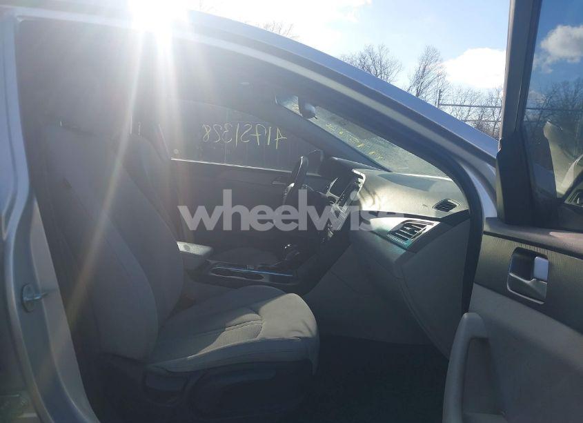 Photo 5 of 2016 Hyundai Sonata SE (VIN 5NPE24AF2GH286893)