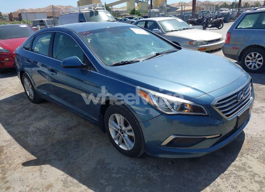 2016 Hyundai Sonata SE (VIN 5NPE24AF2GH290815) main photo